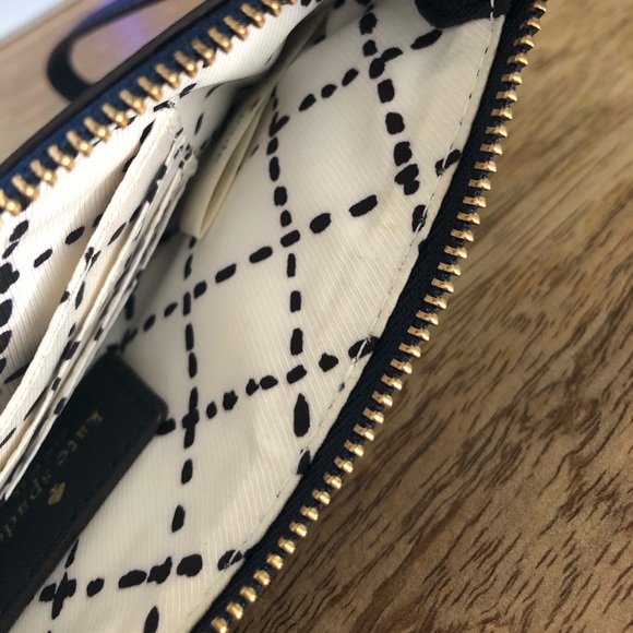 NWOT kate  spade wristlet - Picture 2 of 12